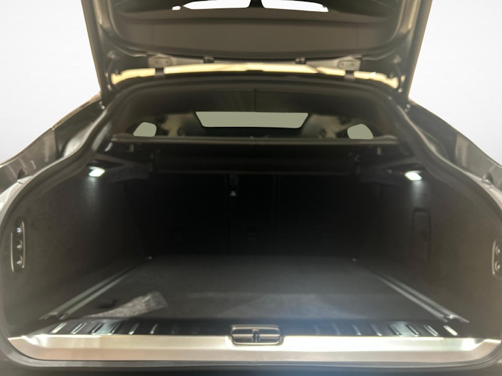 Vehicle image ASTON MARTIN DBX