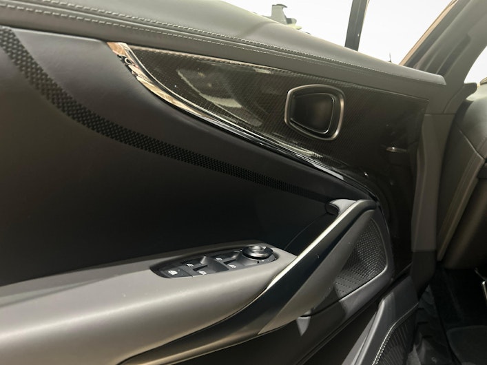 Vehicle image ASTON MARTIN DBX