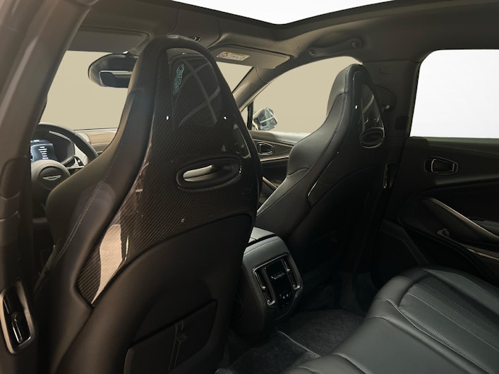 Vehicle image ASTON MARTIN DBX