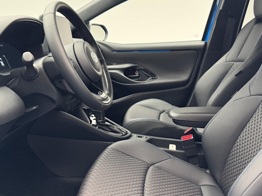 TOYOTA Yaris 1.5 VVT-i HSD Premiere Edition 3