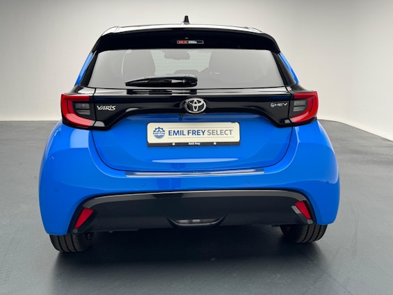 Vehicle image 6