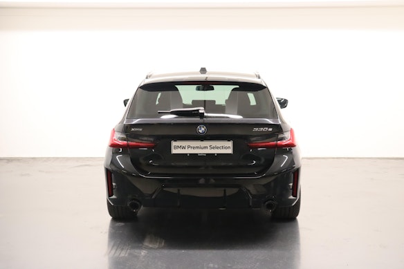 BMW 330e xDrive Touring 3