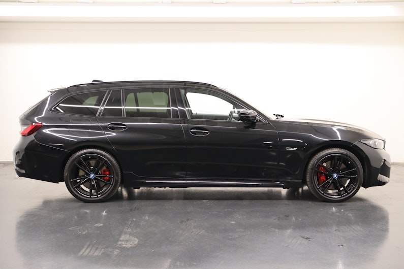 Vehicle image BMW 3 SERIES