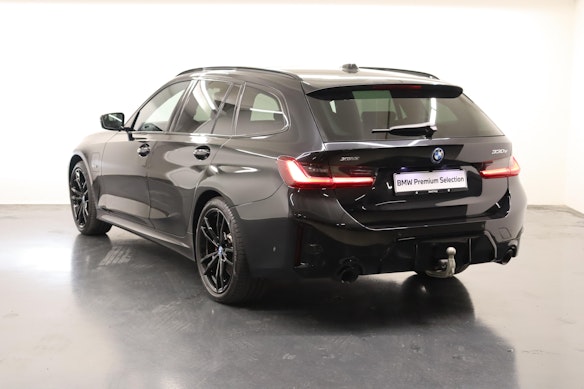 BMW 330e xDrive Touring 2