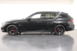 Vehicle image BMW 330e xDrive Touring