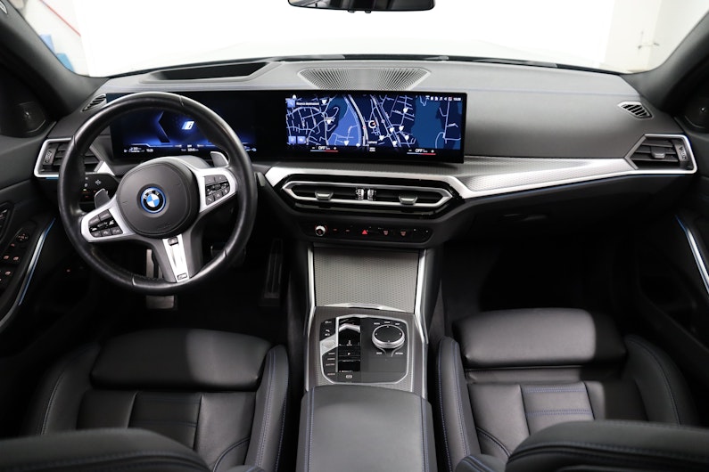 Vehicle image BMW 3 SERIES