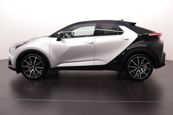 Vehicle image 3