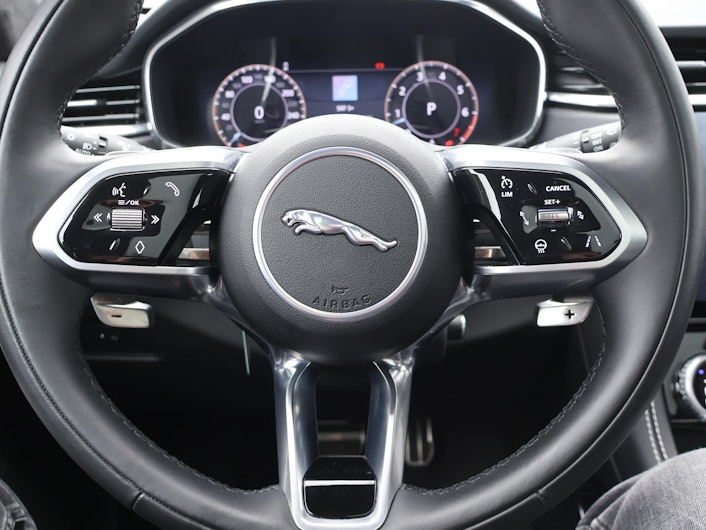 Vehicle image JAGUAR F-PACE