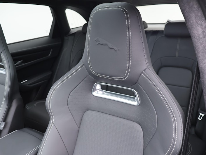 Vehicle image JAGUAR F-PACE