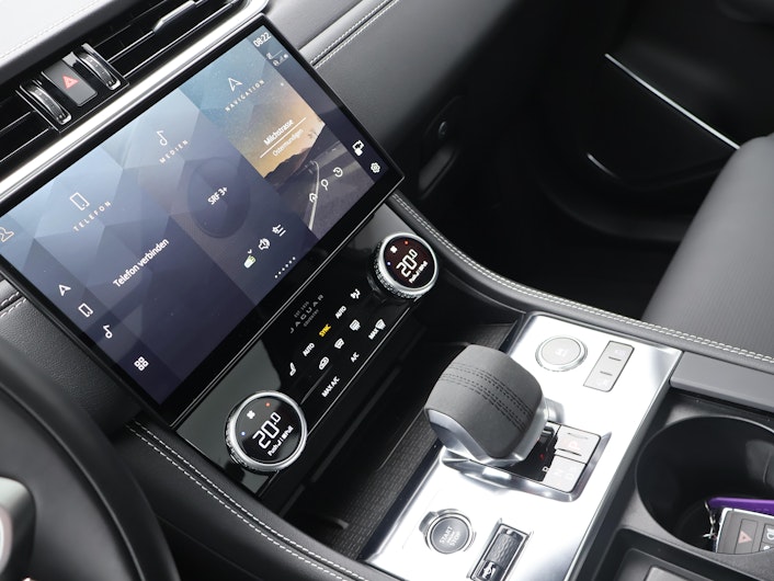 Vehicle image JAGUAR F-PACE