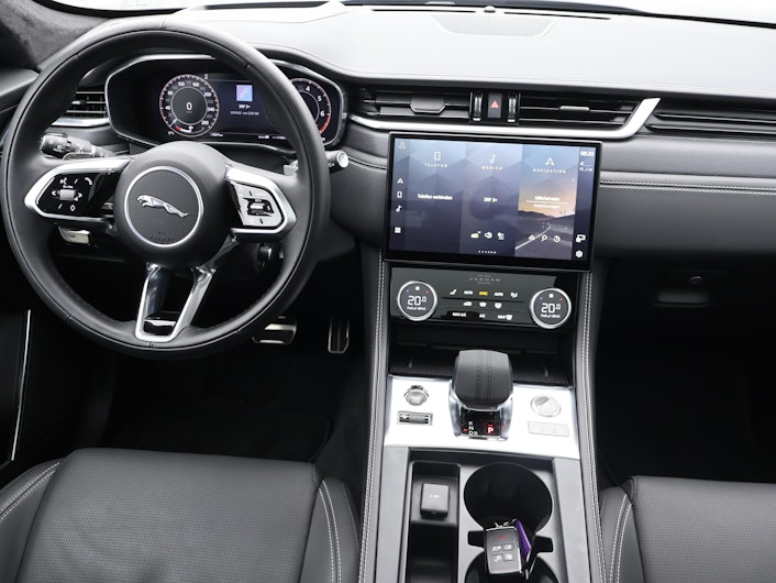 Vehicle image JAGUAR F-PACE