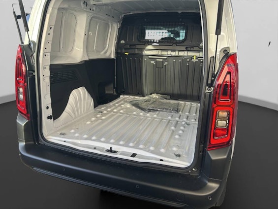 Vehicle image 5 Vehicle image 5