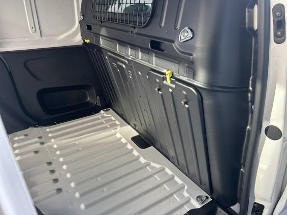 Vehicle image 4 Vehicle image 4