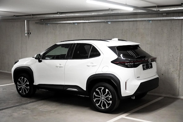 Vehicle image 6