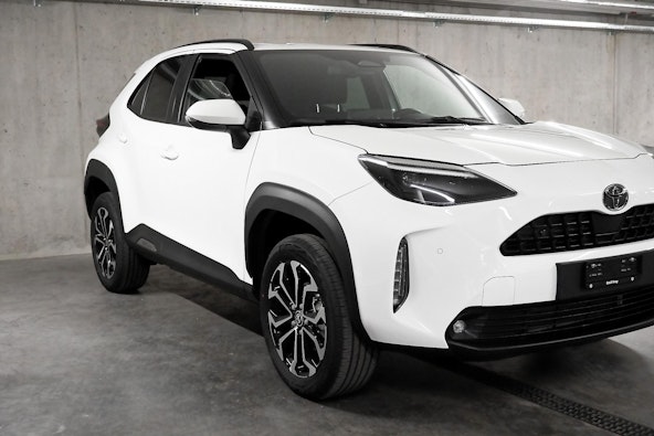 Vehicle image 10