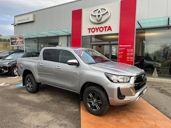 First vehicle image