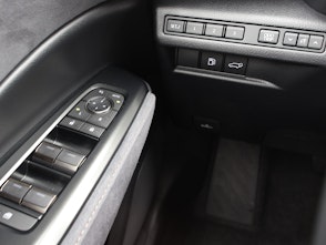 Vehicle image LEXUS LBX 1.5 Hybrid Cool ab 0.9% Leasing