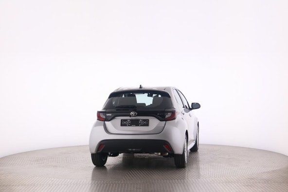 Vehicle image 14