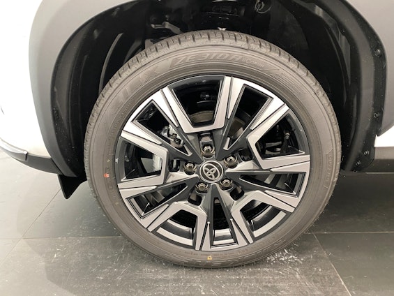 Vehicle image 10