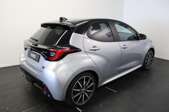 TOYOTA Yaris 1.5 VVT-i HSD GR Sport 1