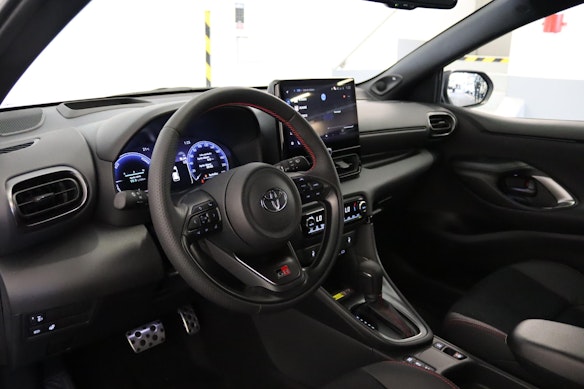 TOYOTA Yaris 1.5 VVT-i HSD GR Sport 2