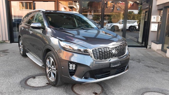 First vehicle image