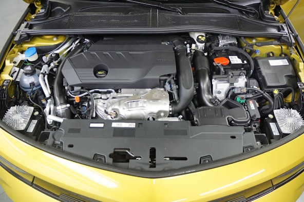 Vehicle image 15