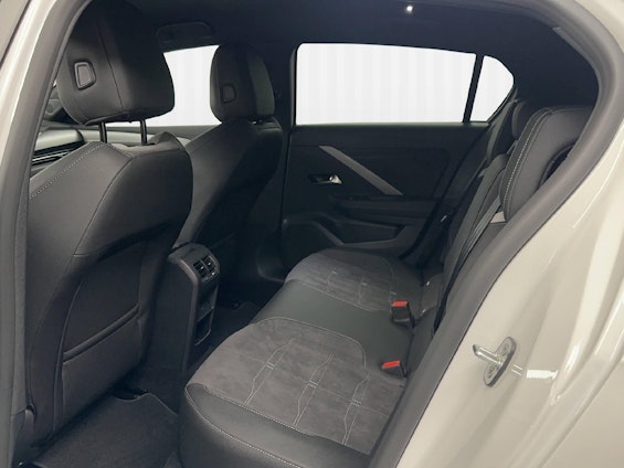 Vehicle image 9 Vehicle image 9