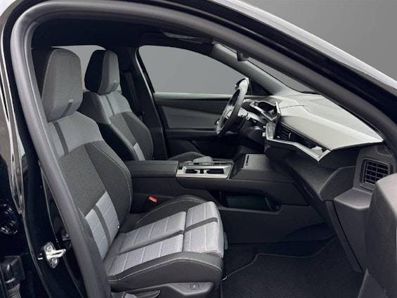 Vehicle image 14 Vehicle image 14