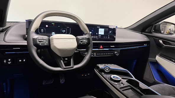 Vehicle image 9 Vehicle image 9