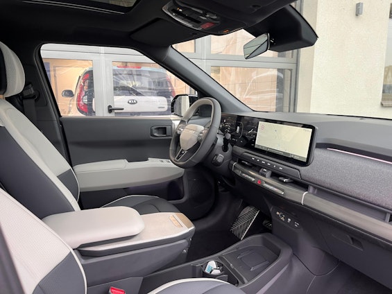 Vehicle image 33 Vehicle image 33