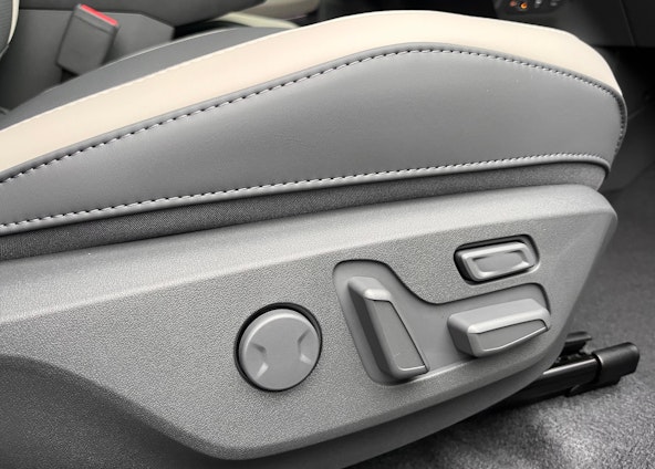 Vehicle image 32 Vehicle image 32