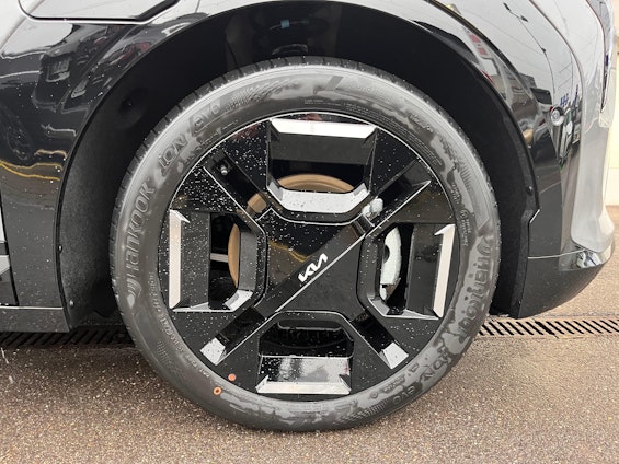 Vehicle image 35 Vehicle image 35