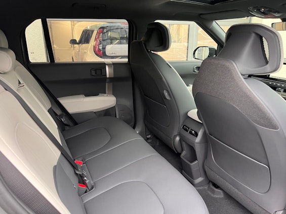 Vehicle image 34 Vehicle image 34