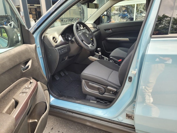 Vehicle image 6 Vehicle image 6