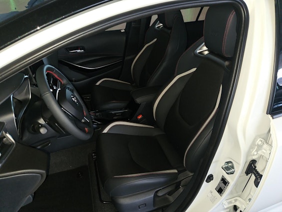 Vehicle image 8 Vehicle image 8