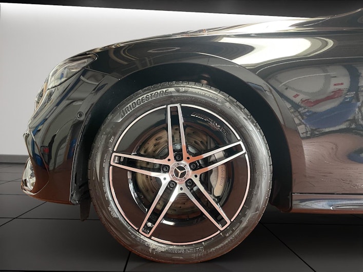 Vehicle image MERCEDES-BENZ E 220