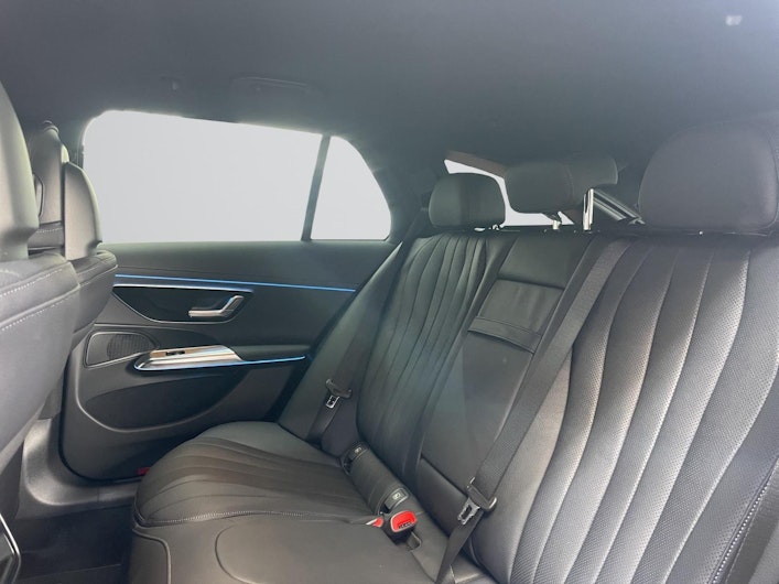 Vehicle image MERCEDES-BENZ E 220