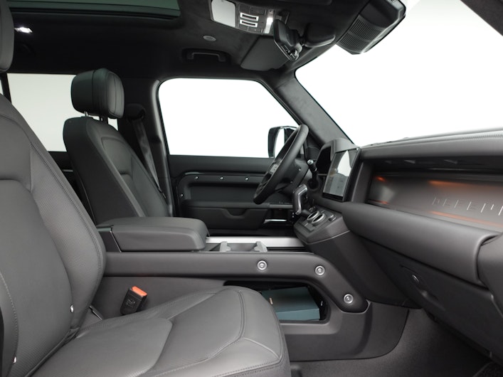 Vehicle image LAND ROVER DEFENDER