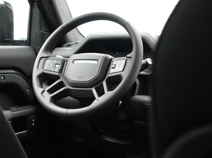 Vehicle image LAND ROVER DEFENDER