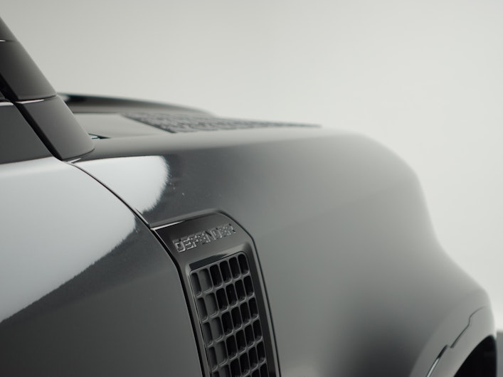 Vehicle image LAND ROVER DEFENDER