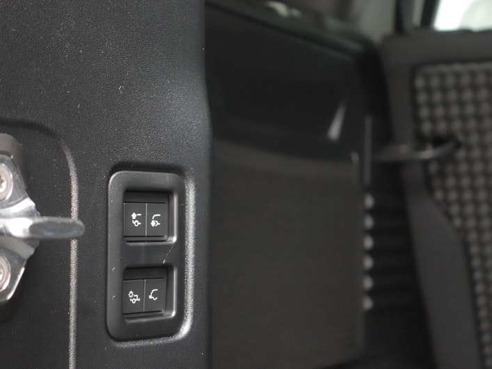 Vehicle image LAND ROVER DEFENDER