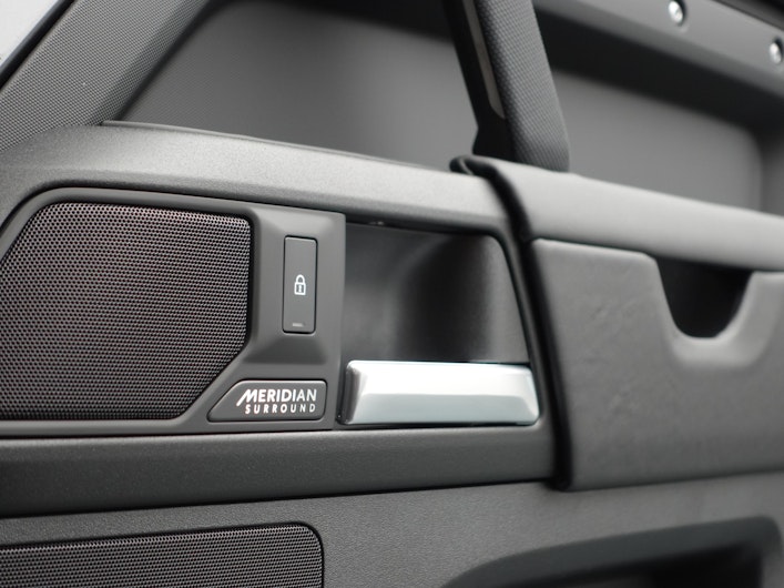 Vehicle image LAND ROVER DEFENDER