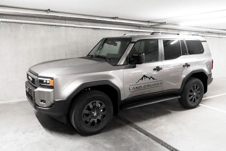 Vehicle image TOYOTA LANDCRUISER