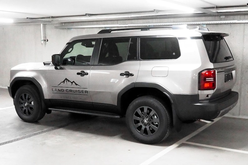 Vehicle image TOYOTA LANDCRUISER