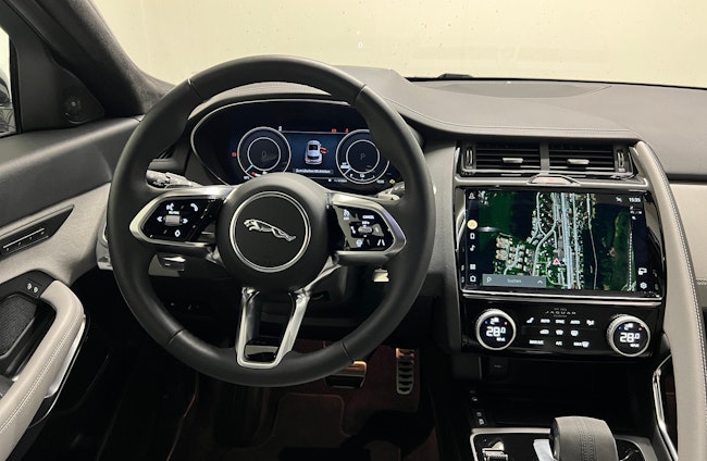 Vehicle image 4 Vehicle image 4