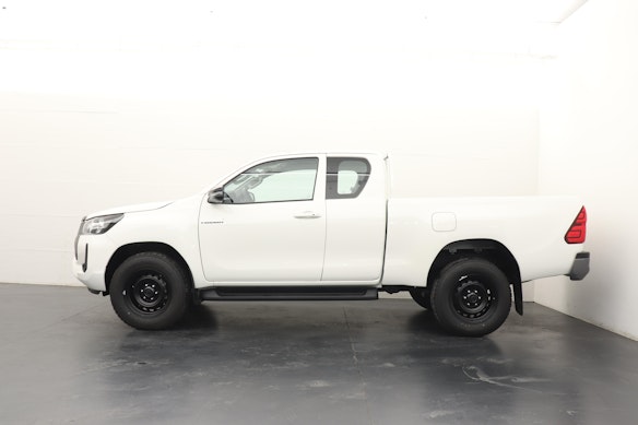 TOYOTA Hilux Extra Cab.-Pick-up 2.4 D-4D 150 Comfort 3