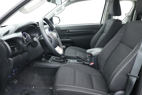TOYOTA Hilux Extra Cab.-Pick-up 2.4 D-4D 150 Comfort 2
