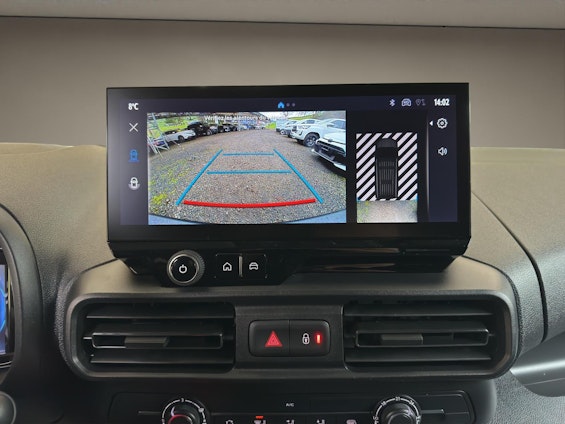 Vehicle image 13 Vehicle image 13