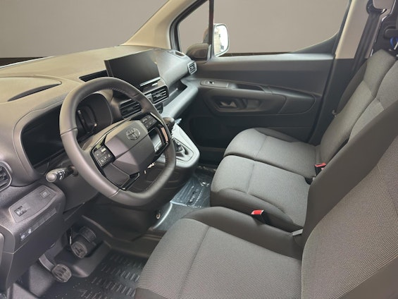 Vehicle image 8 Vehicle image 8